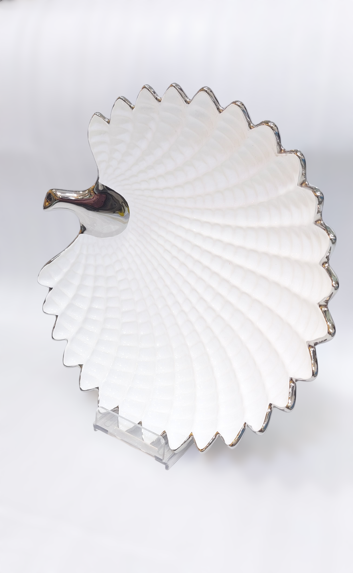 Elegant Ceramic Platter with Golden Detailing – Unique Design