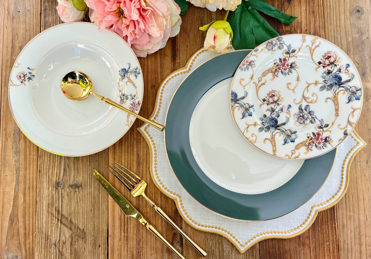 18-Piece Luxurious Bone China Plate Set with 7 Elegant Designs