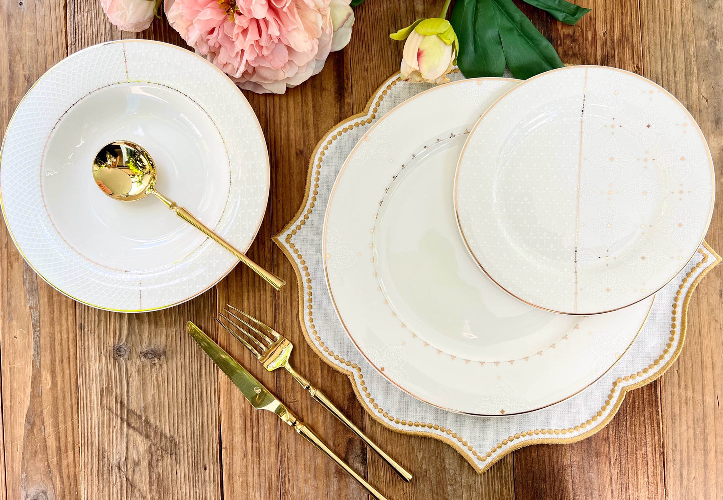 18-Piece Luxurious Bone China Plate Set with 7 Elegant Designs