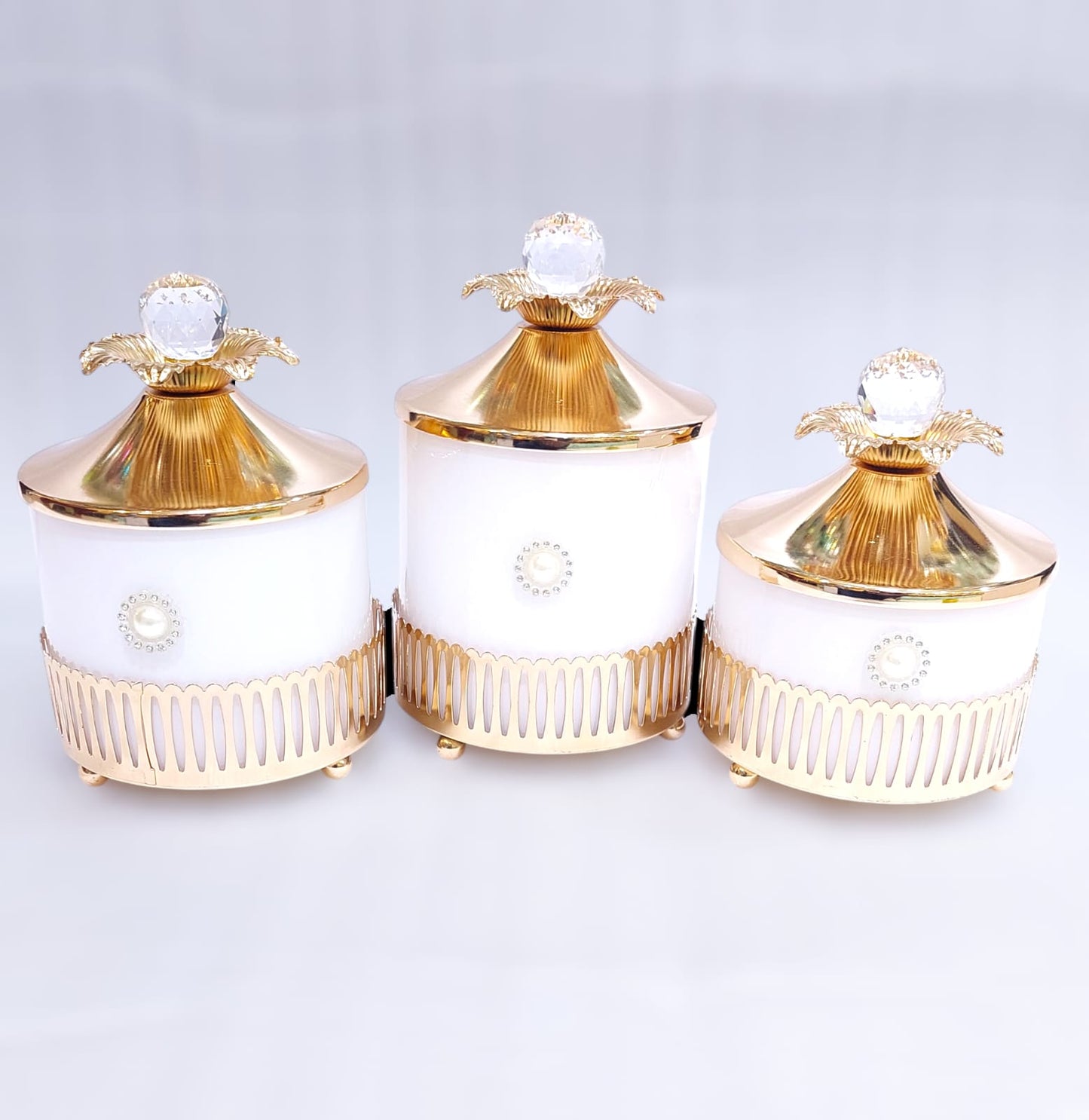 3-Piece Fancy Candy Set with Golden Design & Glass Material – Elegant Knob Detail